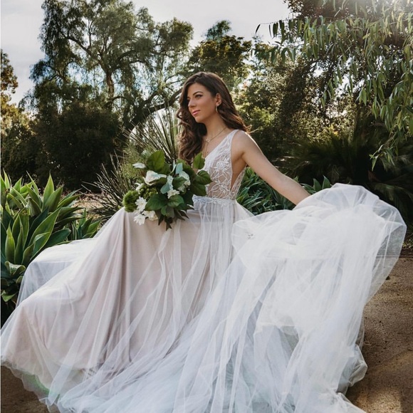 BHLDN Quillen Wedding Gown & Veil - Picture 3 of 5